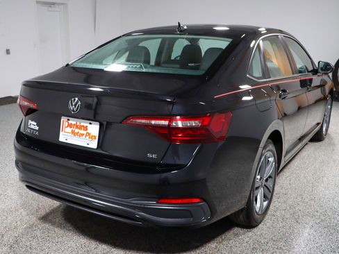 Used 2024 Volkswagen Jetta SE image 7
