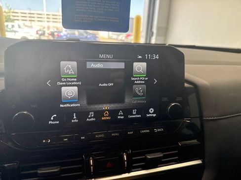Used 2025 Nissan Pathfinder SL w/ Black Appearance Package FWD image 11