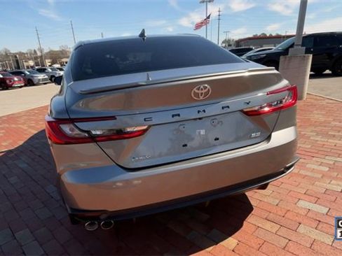 Used 2025 Toyota Camry SE image 8