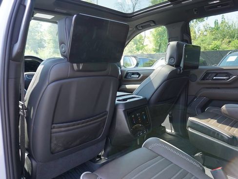 Used 2026 GMC Yukon XL Denali Ultimate AWD/4WD image 25