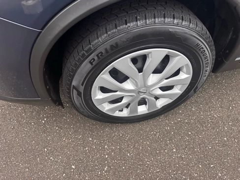 Used 2015 Nissan Rogue S image 11