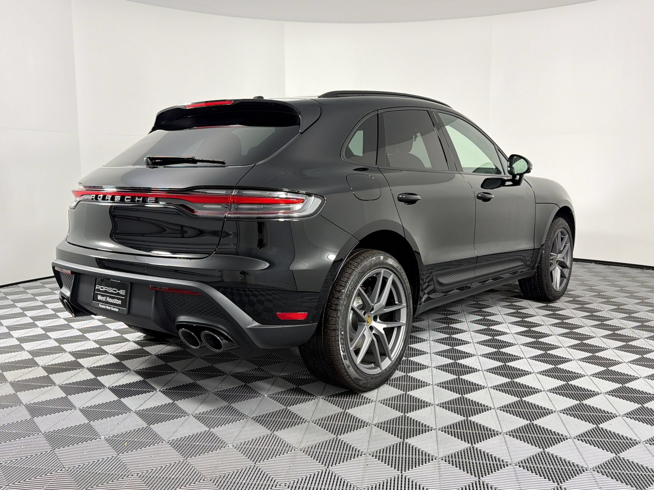 Certified 2026 Porsche Macan AWD/4WD image 10