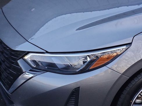 Used 2024 Nissan Sentra SV image 9