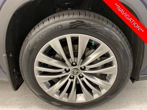 Certified 2022 Toyota Highlander Platinum image 9