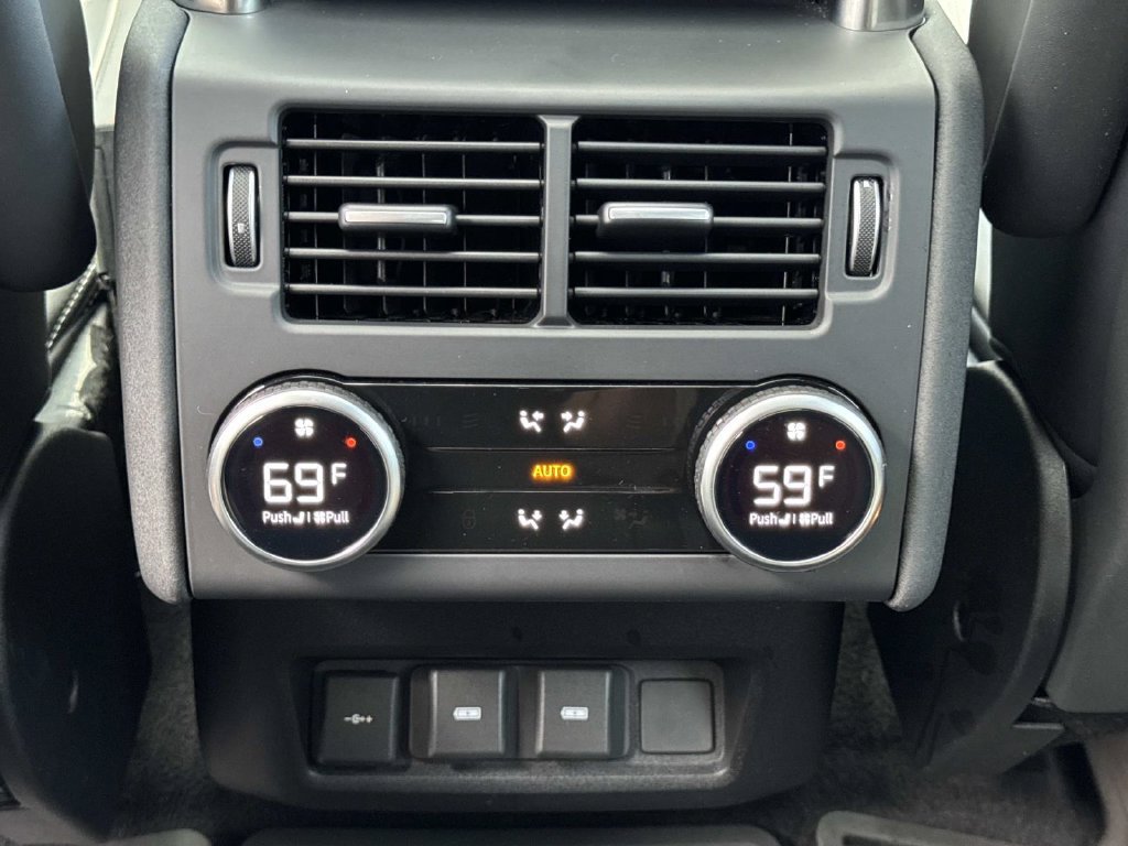 Certified 2024 Land Rover Discovery Dynamic SE AWD/4WD image 17