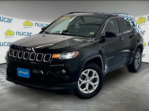 Used 2024 Jeep Compass Latitude AWD/4WD image 3