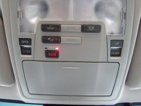 Used 2018 Toyota Avalon Limited image 53