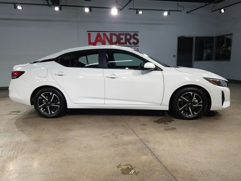 Used 2024 Nissan Sentra SV image 8