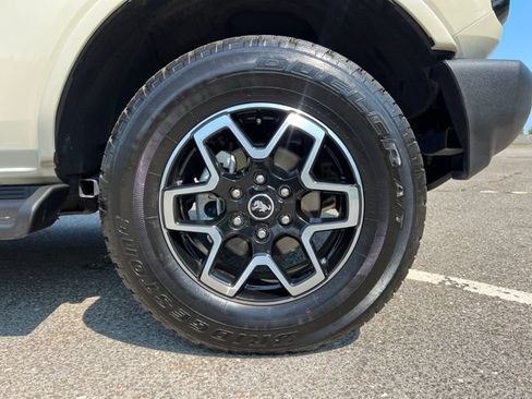 Used 2025 Ford Bronco Outer Banks AWD/4WD image 13