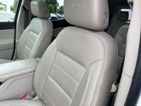 Used 2019 GMC Acadia Denali w/ Technology Package AWD/4WD image 29