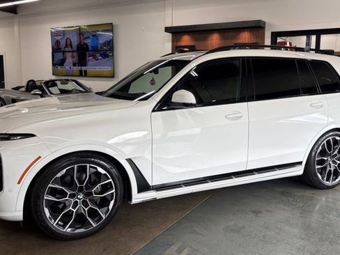 Used 2024 BMW X7 xDrive40i w/ M Sport Package AWD/4WD image 1