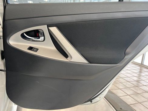 Used 2010 Toyota Camry LE FWD image 37