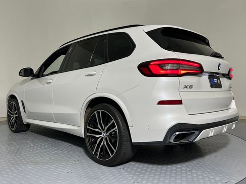 Used 2022 BMW X5 xDrive40i w/ M Sport Package image 3