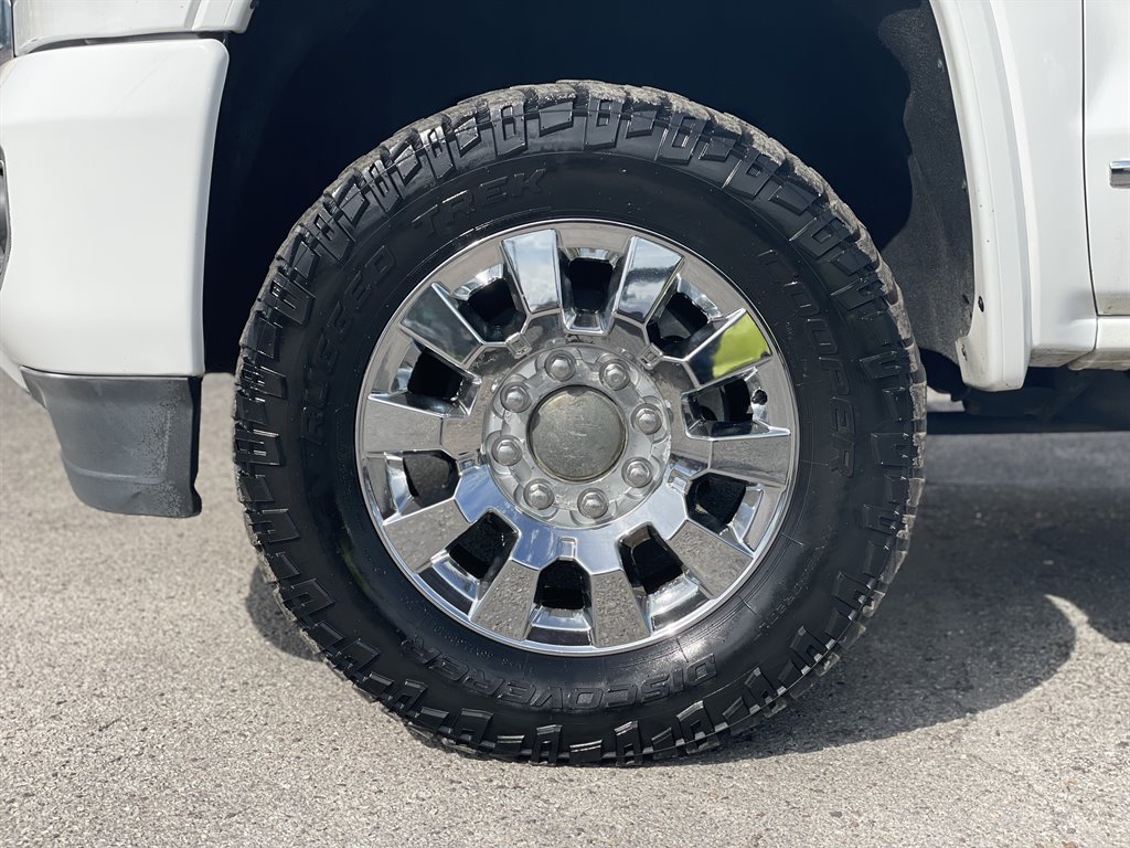 Used 2015 GMC Sierra 2500 Denali w/ Duramax Plus Package AWD/4WD image 38