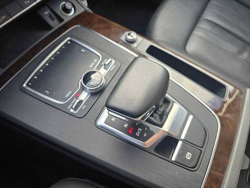 Used 2020 Audi Q5 e Premium Plus w/ Premium Plus Package image 31