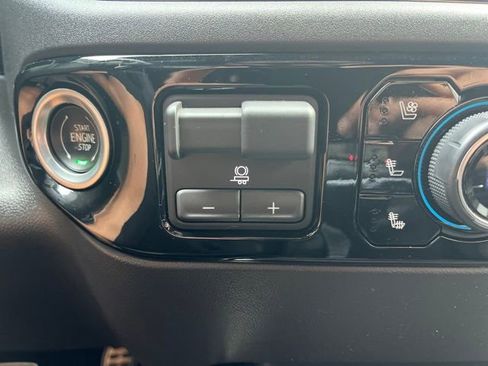 Used 2022 Chevrolet Silverado 1500 ZR2 w/ Technology Package image 15