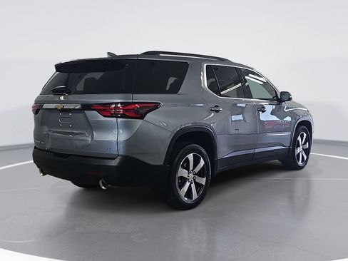 Used 2023 Chevrolet Traverse LT w/ LT Premium Package AWD/4WD image 3