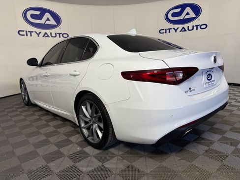 Used 2018 Alfa Romeo Giulia image 6