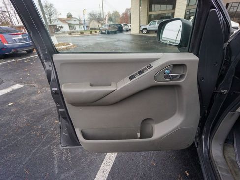 Used 2012 Nissan Frontier SV image 15