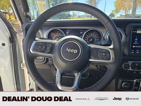 Used 2023 Jeep Gladiator Overland image 15