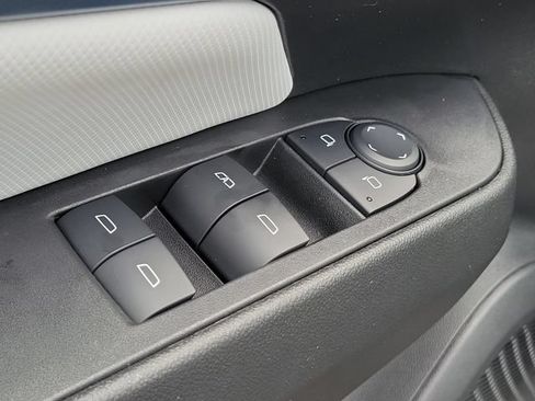 Used 2025 Chevrolet Equinox EV LT FWD image 22