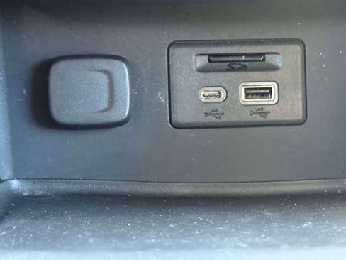 Used 2022 GMC Acadia SLT w/ LPO, Roadside Safety Package image 27