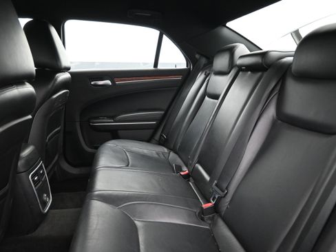 Used 2013 Chrysler 300 RWD image 19