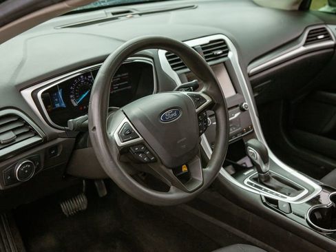 Used 2014 Ford Fusion SE FWD image 10
