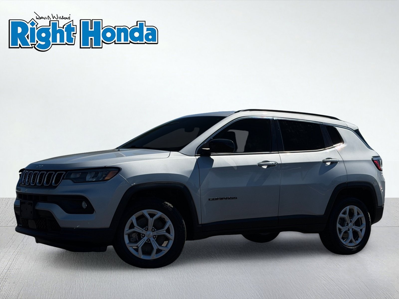 Used 2024 Jeep Compass Latitude AWD/4WD image 2