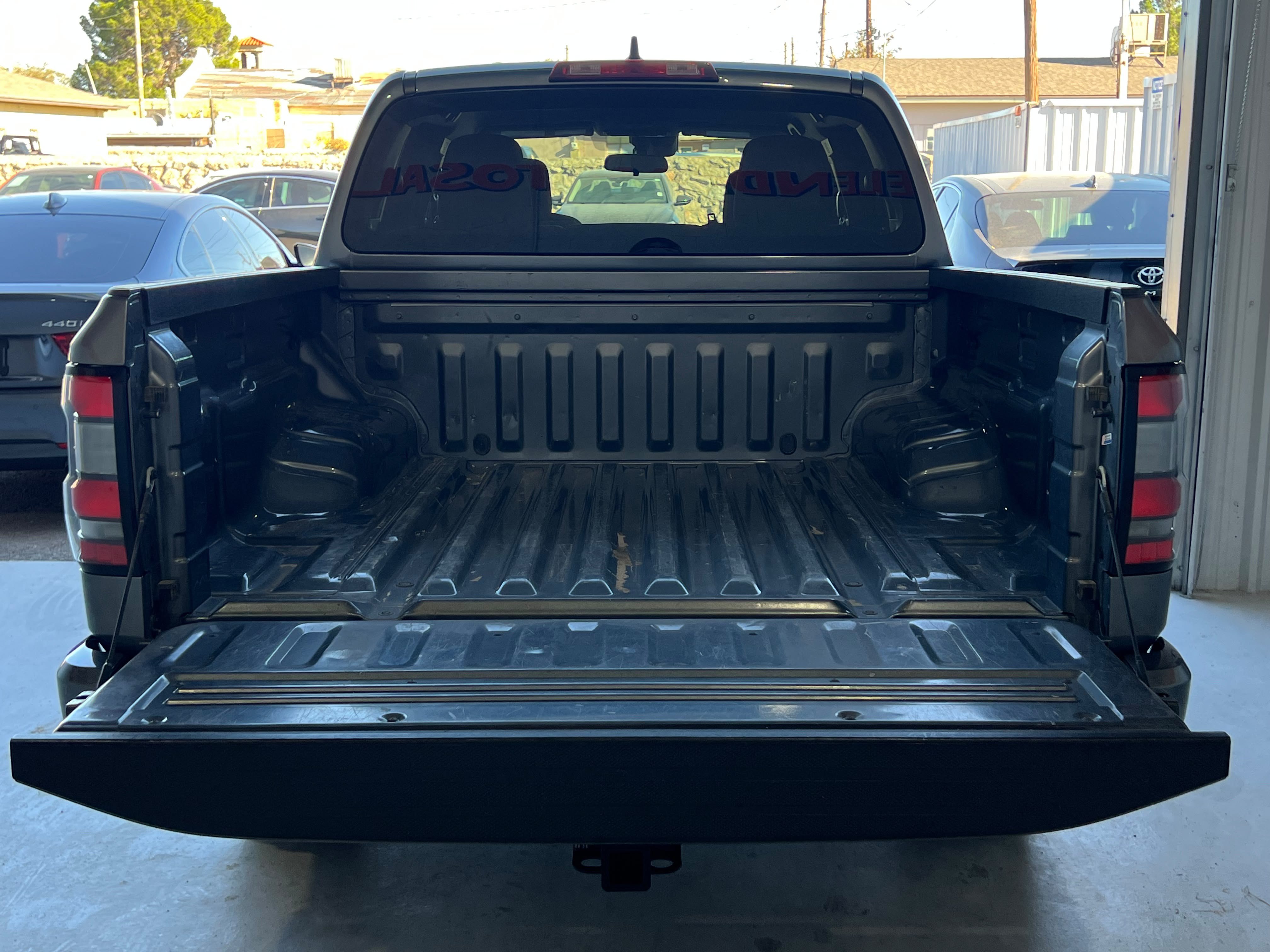 Used 2023 Nissan Frontier SV w/ Tow Package RWD image 5