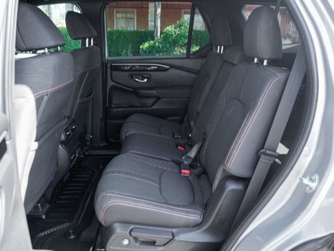 Used 2023 Honda Pilot Sport image 32