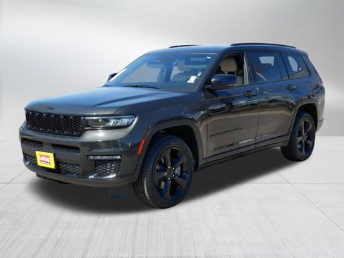 Used 2023 Jeep Grand Cherokee L Limited w/ Black Appearance Package AWD/4WD image 3