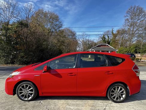 Used 2015 Toyota Prius V Five image 4