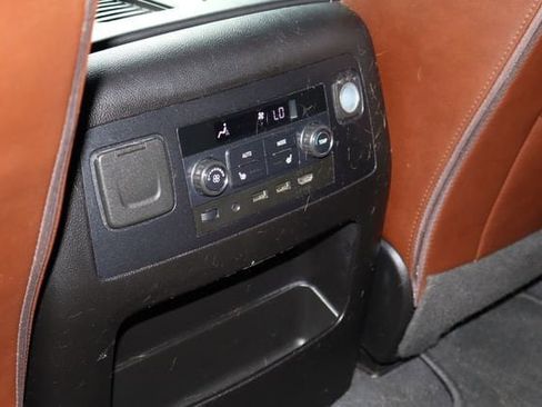 Used 2019 Chevrolet Tahoe Premier w/ Premier Plus Edition RWD image 21