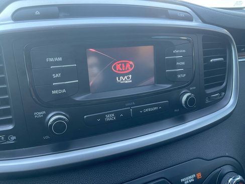 Used 2016 Kia Sorento AWD w/ LX Convenience Package image 17