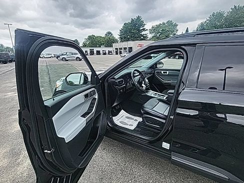 Used 2023 Ford Explorer XLT w/ Equipment Group 202A AWD/4WD image 20