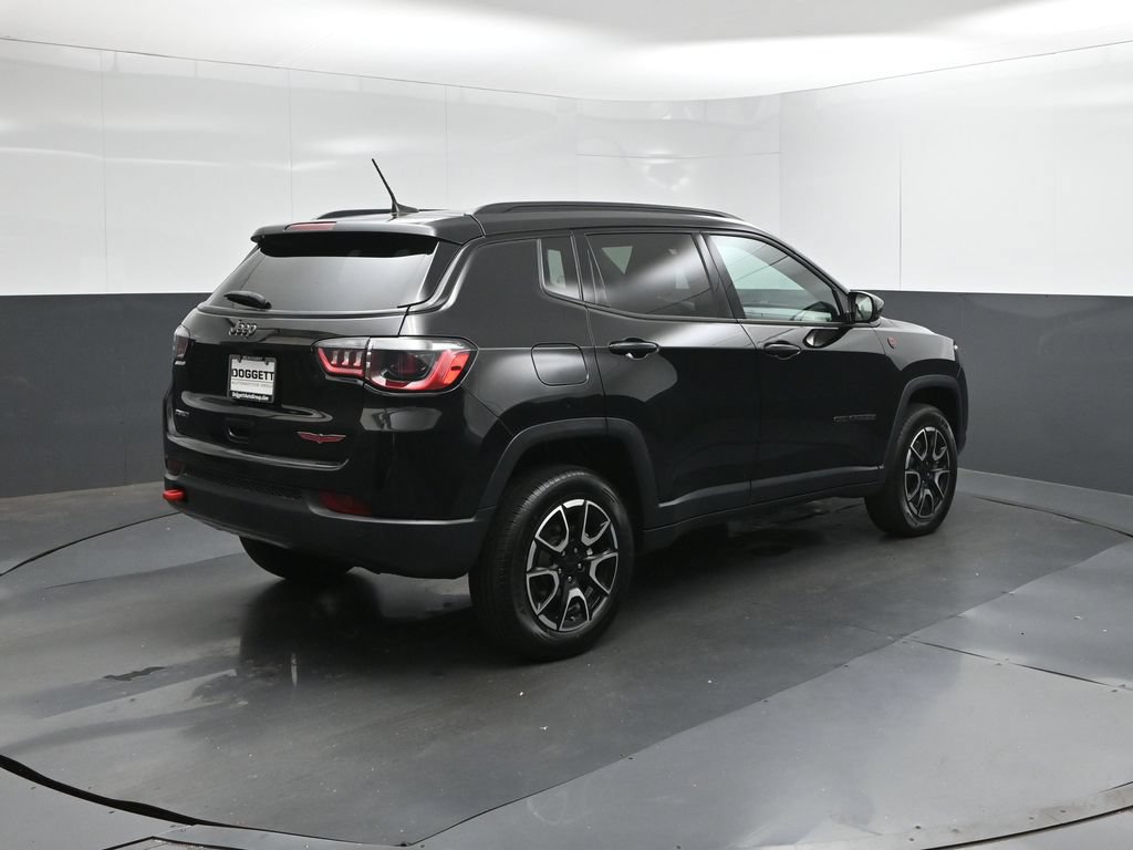 Used 2024 Jeep Compass Trailhawk AWD/4WD image 8