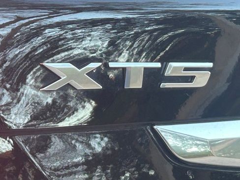 Used 2017 Cadillac XT5 Luxury w/ Driver Awareness Package image 21