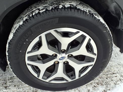 Used 2019 Subaru Forester Premium w/ All-Weather Package image 9