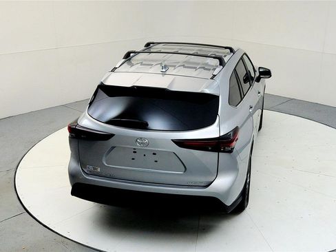 Certified 2024 Toyota Highlander XLE image 17
