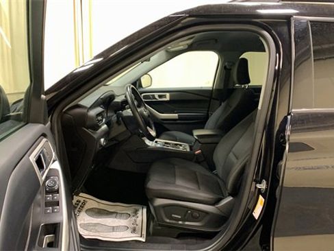 Used 2022 Ford Explorer XLT image 30