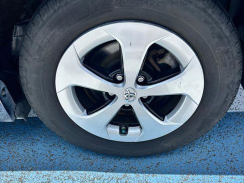 Used 2014 Toyota Prius Two FWD image 19