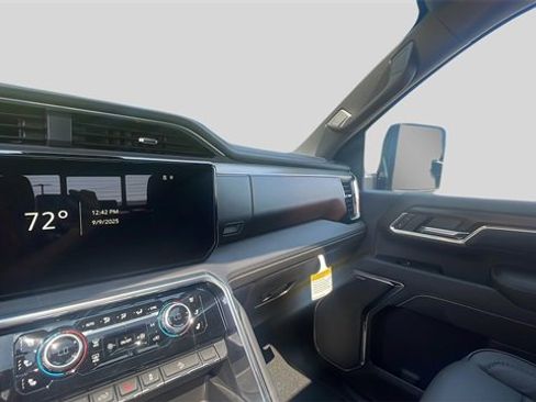 New 2026 GMC Sierra 2500 Denali w/ Denali Reserve Package image 12