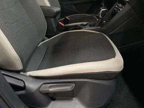 Used 2025 Volkswagen Taos SE w/ Panoramic Sunroof Package AWD/4WD image 81