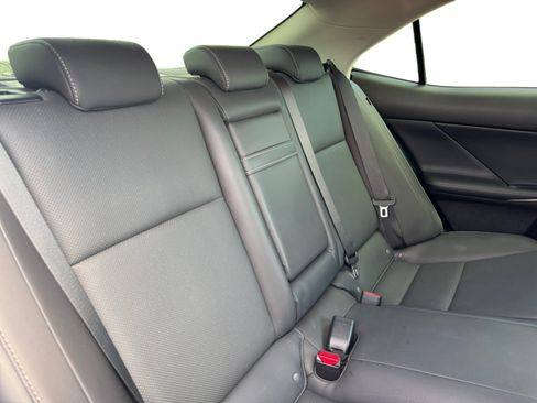 Used 2018 Lexus IS 300 w/ Comfort Package RWD image 18