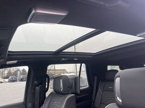 Used 2024 Cadillac Escalade Sport Platinum w/ LPO, ONYX Package image 13