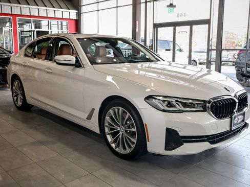 Used 2023 BMW 530i xDrive w/ Premium Package AWD/4WD image 3