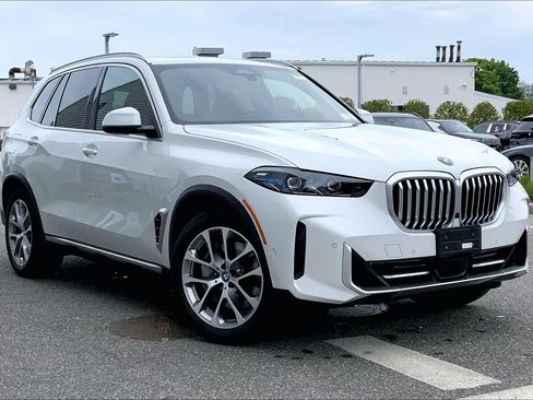 Used 2025 BMW X5 xDrive50e w/ Premium Package AWD/4WD image 7