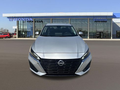 Used 2024 Nissan Altima 2.5 SV w/ SV Premium Package FWD image 7