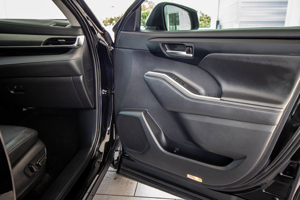 Used 2024 Toyota Highlander XLE FWD image 19